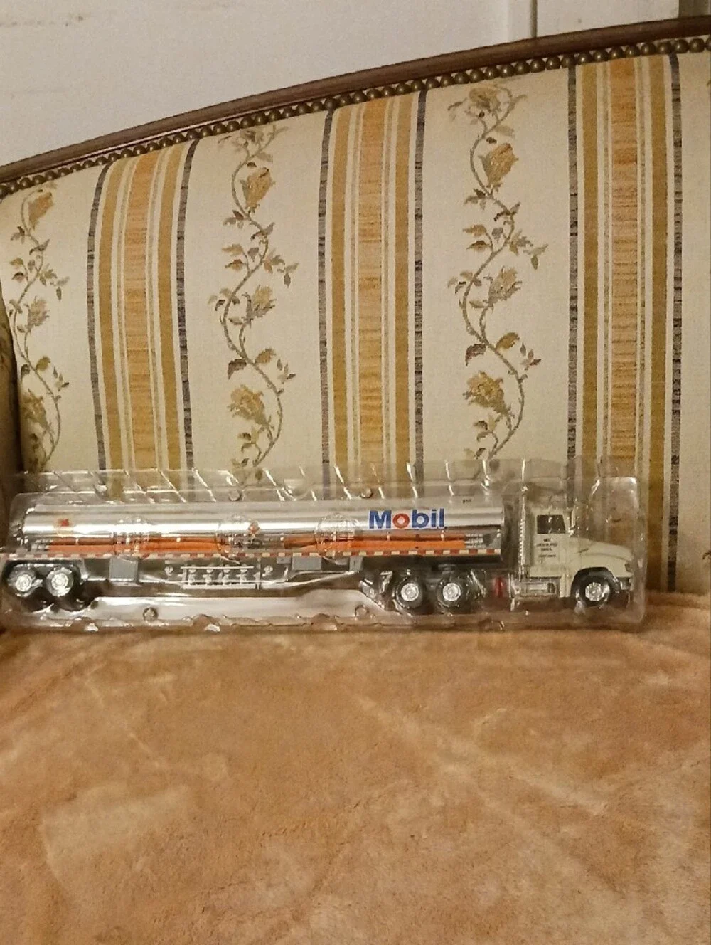 Mobil 1997 Limited Edition Toy Tanker Truck - White
